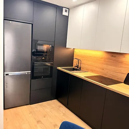 Navy Garden Apartment *